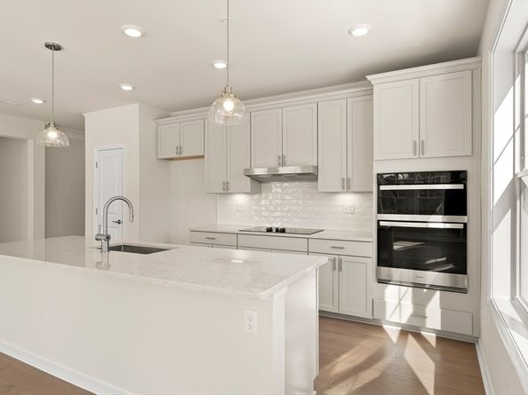 5 Peters Farm Way 407, Westborough MA 01581