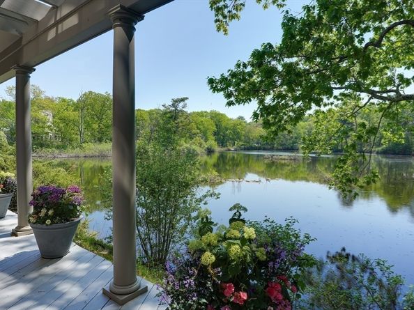 4 Jackson Pond Rd 4, Dedham MA 02026