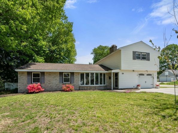 21 Randall Rd, Maynard MA 01754