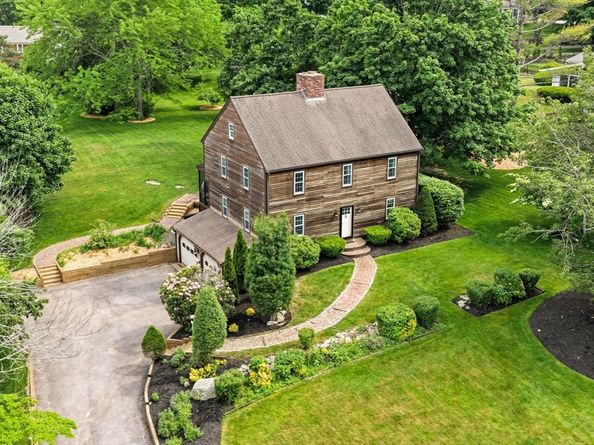 19 Old Bridge Rd, Hanover MA 02339