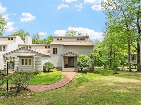 77 Parkhurst Dr 77, Westford MA 01886