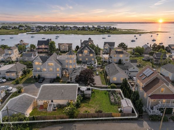 14 Overlook Street, Newburyport MA 01950