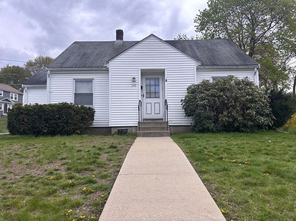 349 Oak St, Clinton MA 01510