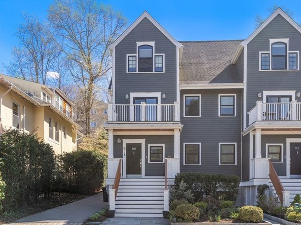90 Columbia U90, Brookline MA 02446