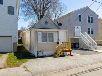 32 Arcadia St