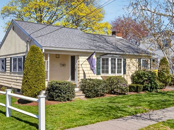 6 Cunha Rd, Peabody MA 01960