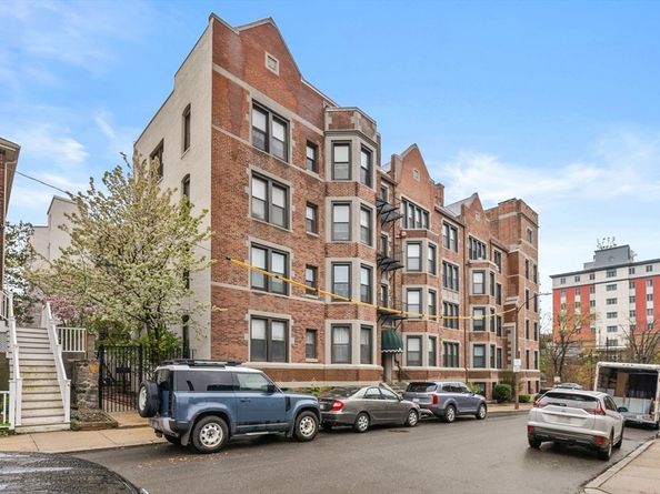 26 Commonwealth Ter 19, Boston MA 02135