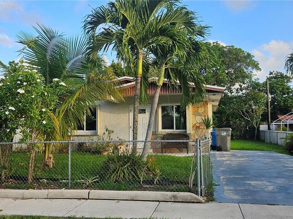 5704 SW 37th St, West Park FL 33023