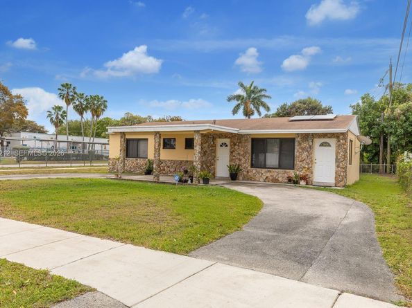 6200 SW 18th St, North Lauderdale FL 33068