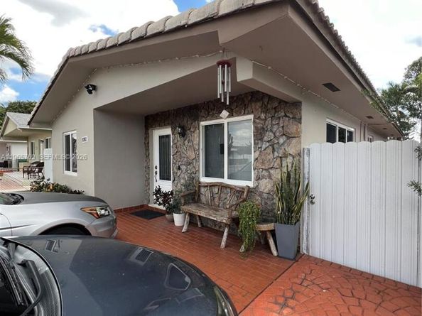 10382 SW 25th St, Miami FL 33165