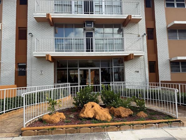 3881 W Flagler St 318, Miami FL 33134