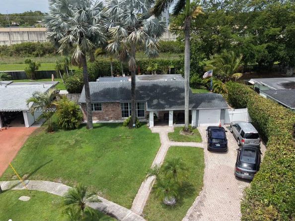 911 SW 51st Ave, Plantation FL 33317