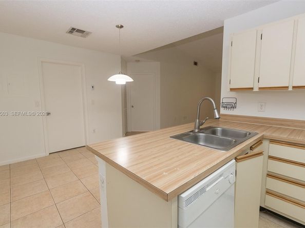 18328 NW 68th Ave P, Hialeah FL 33015