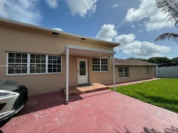 735 NE 152nd St, Miami FL 33162