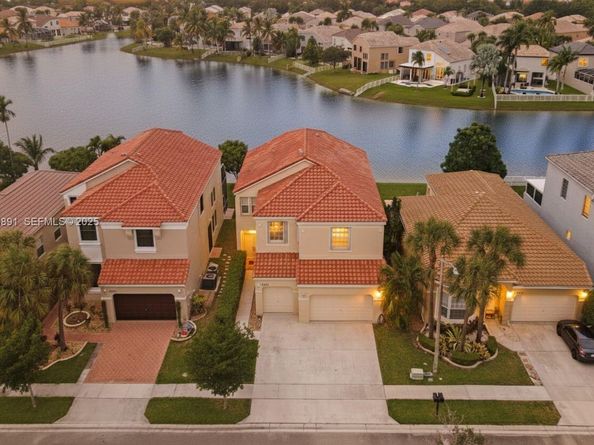 15651 NW 14th Ct, Pembroke Pines FL 33028