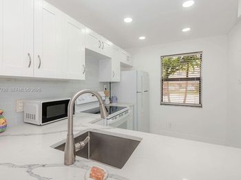 10434 Sunrise Lakes Blvd