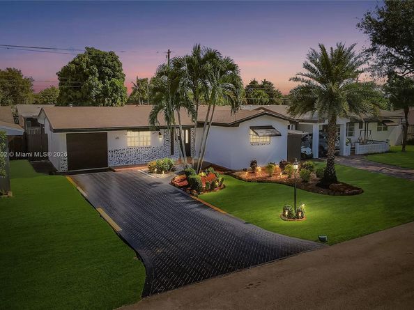 8571 NW 15th Ct, Pembroke Pines FL 33024