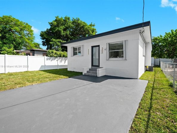 1842 NW 67th St, Miami FL 33147