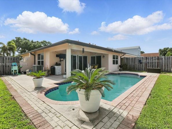 5874 SW 97th Ter, Cooper City FL 33328