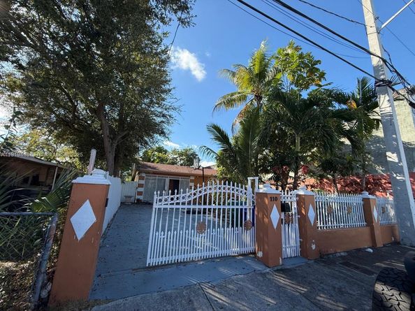 110 NW 52nd St, Miami FL 33127