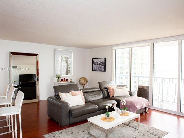 1200 Brickell Bay Dr 1901, Miami FL 33131