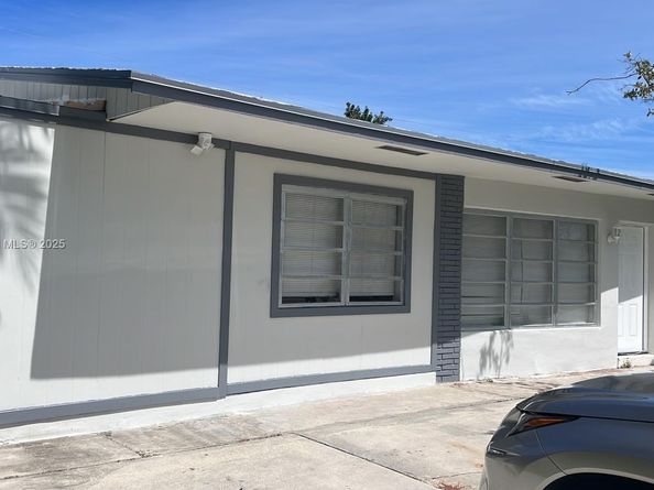 2600 NE 8th Ave, Pompano Beach FL 33064