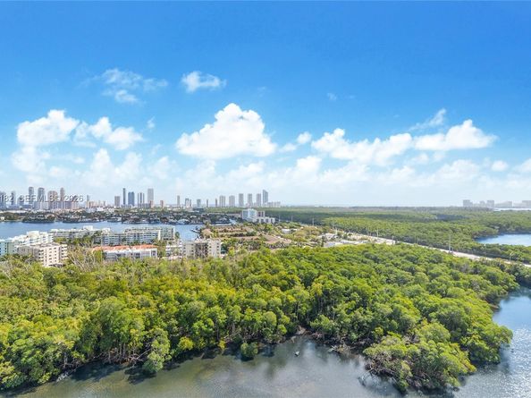 16385 Biscayne Blvd 2017, North Miami Beach FL 33160