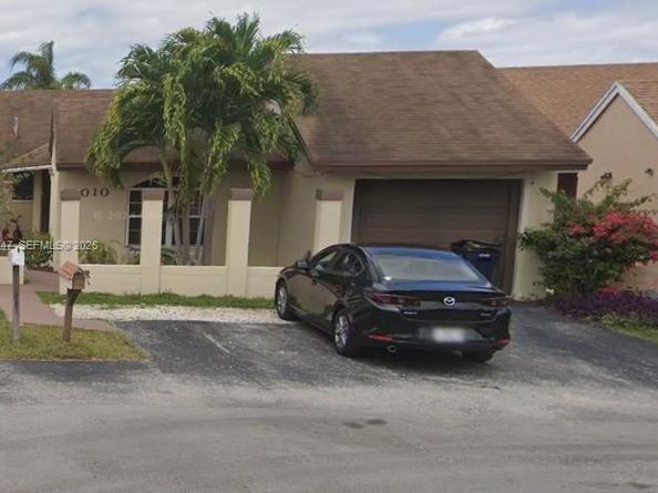 7010 SW 103rd Pl, Miami FL 33173