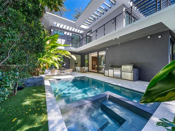 3670 Avocado Ave, Miami FL 33133