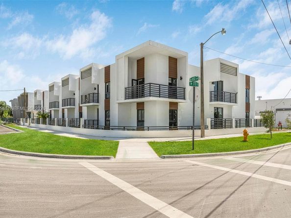 16955 SW 100th Ave, Miami FL 33157
