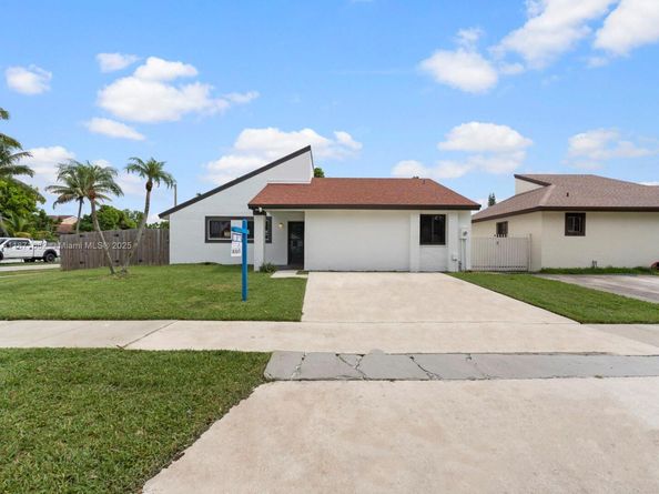 21003 SW 124th Ave Rd, Miami FL 33177