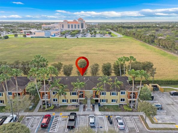 990 NE 33rd Ter 102, Homestead FL 33033