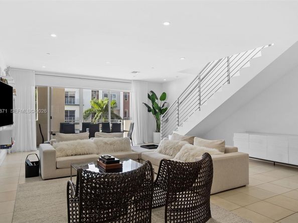 1034 NE 18th Ave 205, Fort Lauderdale FL 33304