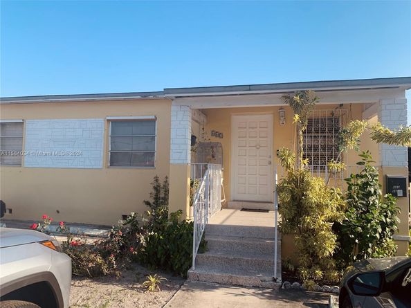 662 E 21st St, Hialeah FL 33013