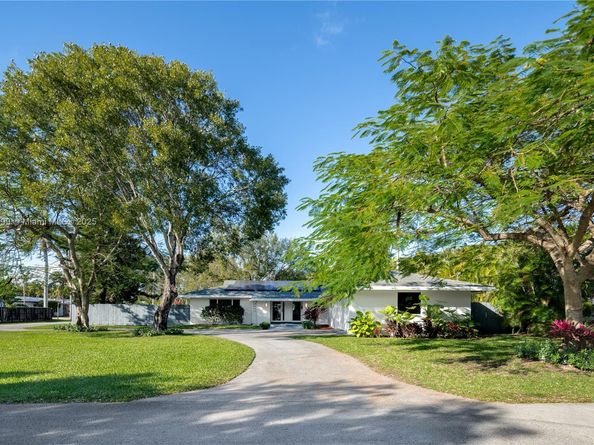 8445 SW 158th St, Palmetto Bay FL 33157