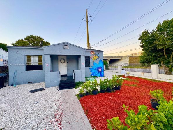 301 NW 37th St, Miami FL 33127