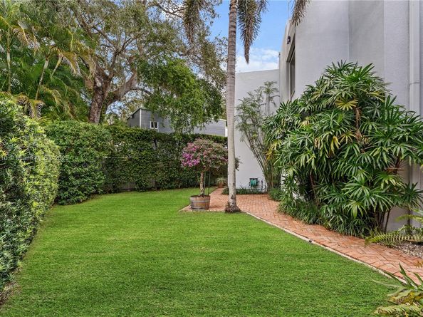 2475 S Bayshore Dr #2, Miami FL 33133