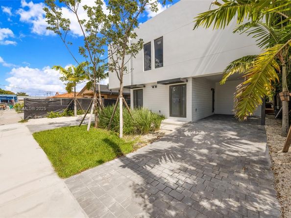 2151 NW 1st Ter, Miami FL 33125