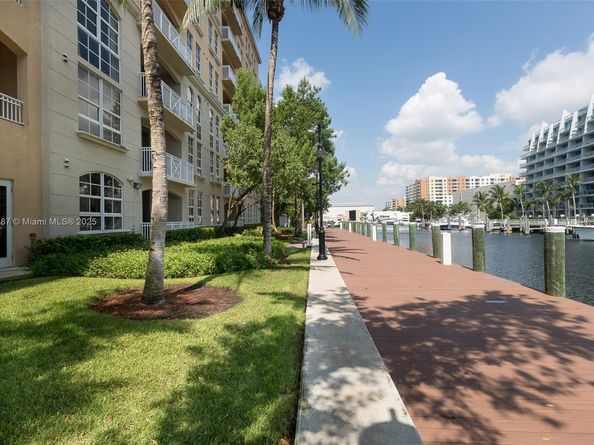 3001 NE 185th St 113, Aventura FL 33180