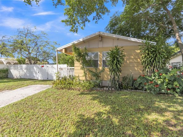 2005 NW 11th Ave, Fort Lauderdale FL 33311