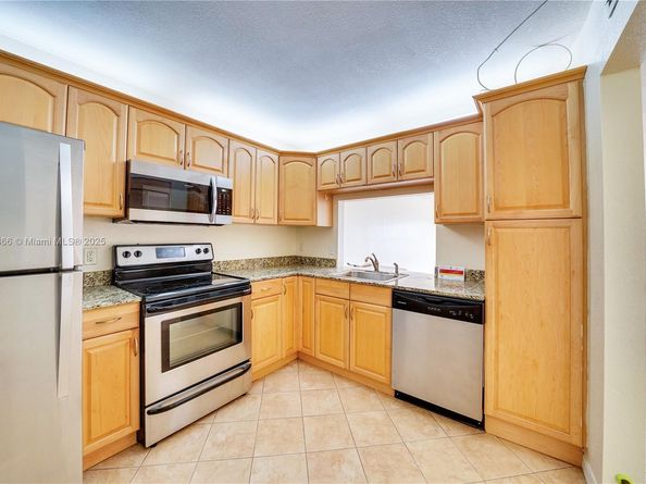 3905 N Nob Hill Rd 106, Sunrise FL 33351