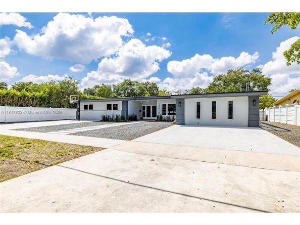 19810 NE 22nd av, Miami FL 33180