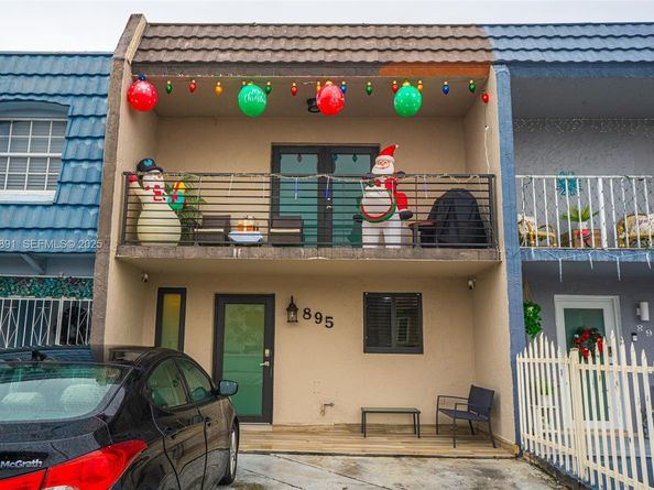 895 W 80th Pl, Hialeah FL 33014
