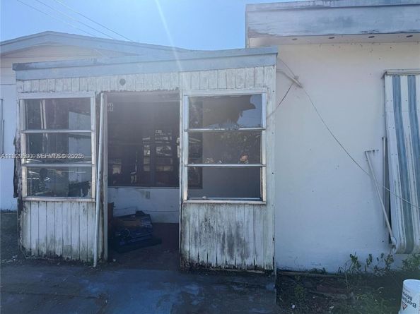 5770 SW 38th Ct, Davie FL 33314