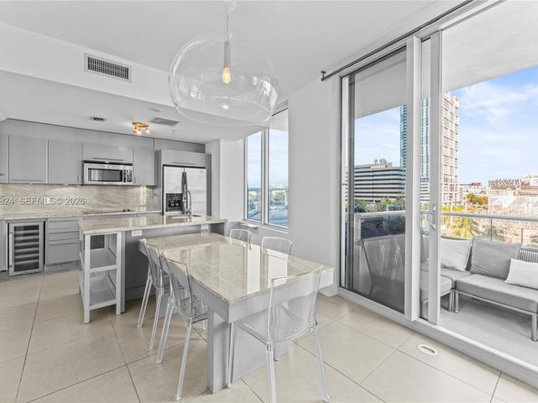 185 SW 7th St 603, Miami FL 33130