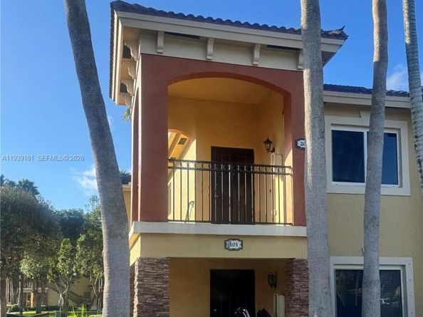3390 NE 10th St 201, Homestead FL 33033