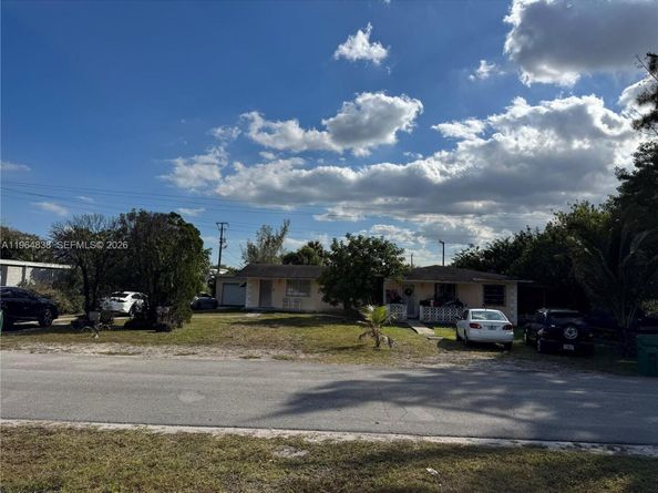 36 NW 151st St, Miami FL 33169