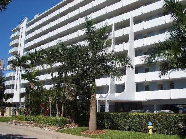 3703 NE 166th St 905, North Miami Beach FL 33160