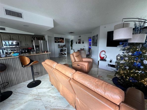 4242 NW 2nd St 1116, Miami FL 33126