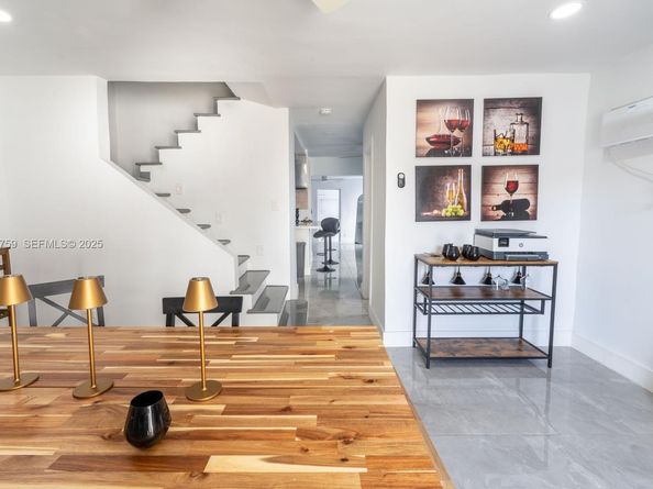 711 85th St, Miami Beach FL 33141